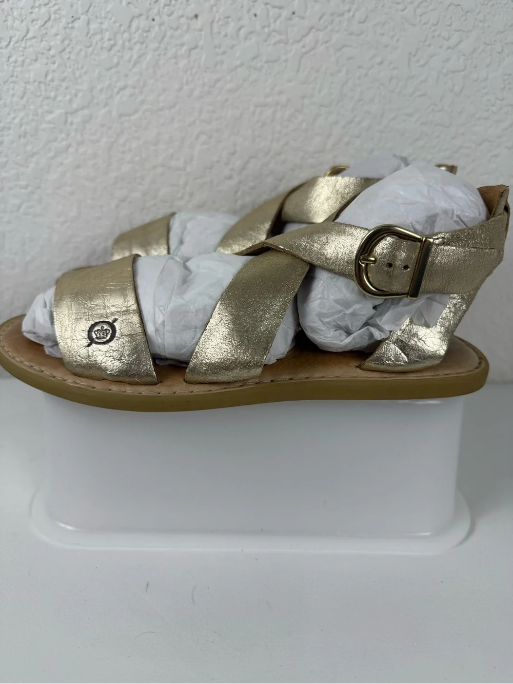 Born | F25510 | Metallic Gold Leather Crisscross Sandals | Ankle Strap | Size 7